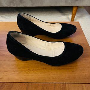 Cole Haan Sadie Black Suede Low Wedge 40mm 7B